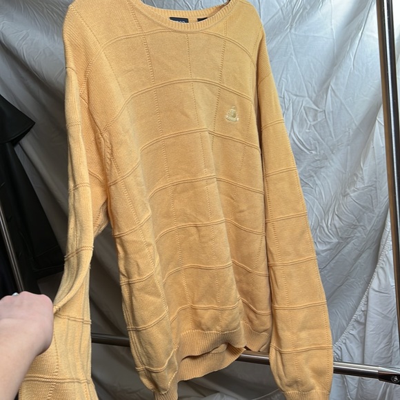 Adorable yellow sweater - Picture 3 of 4